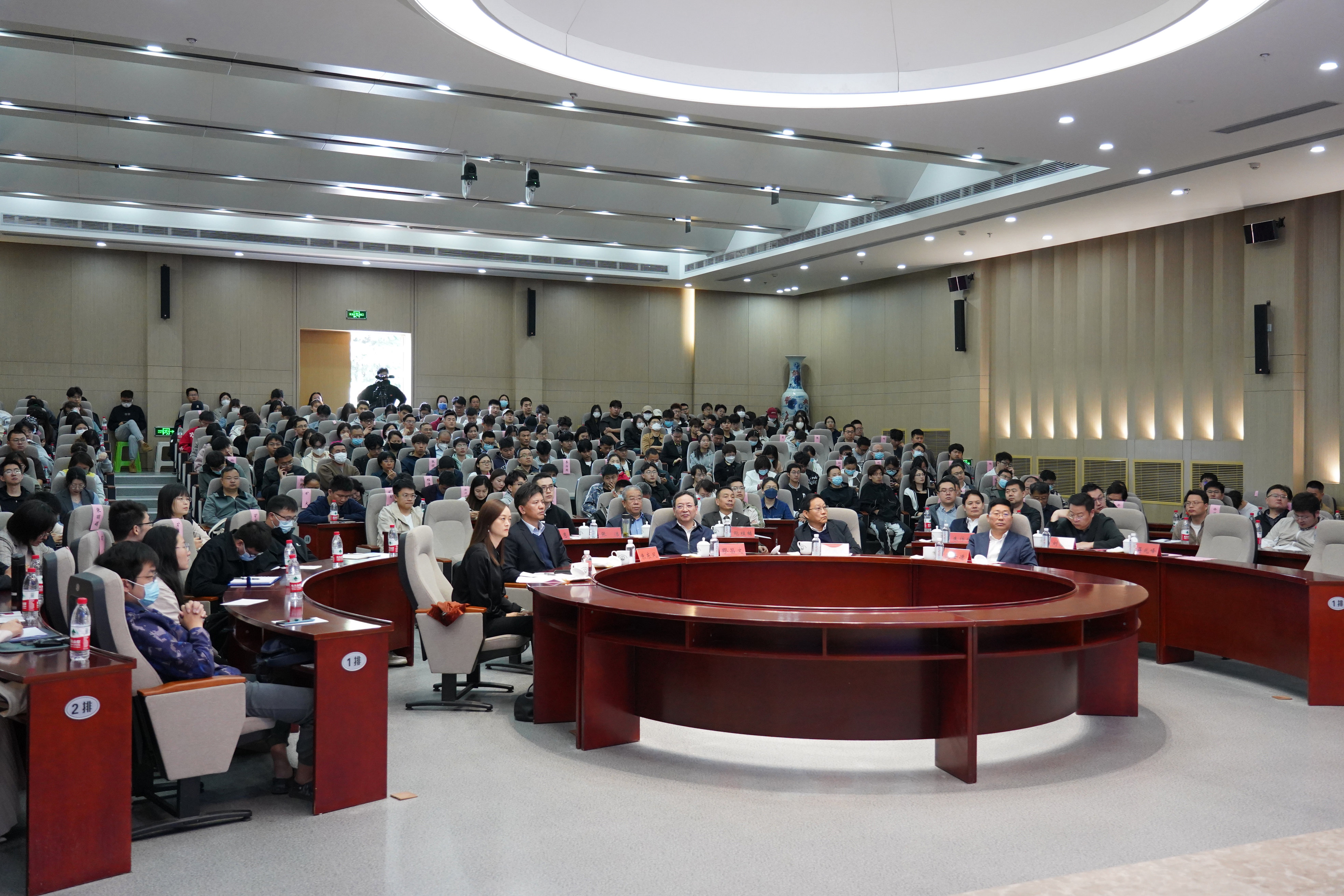 绿色建筑与建筑文化高峰论坛在江苏建院举办，建筑业发展新机遇引热议